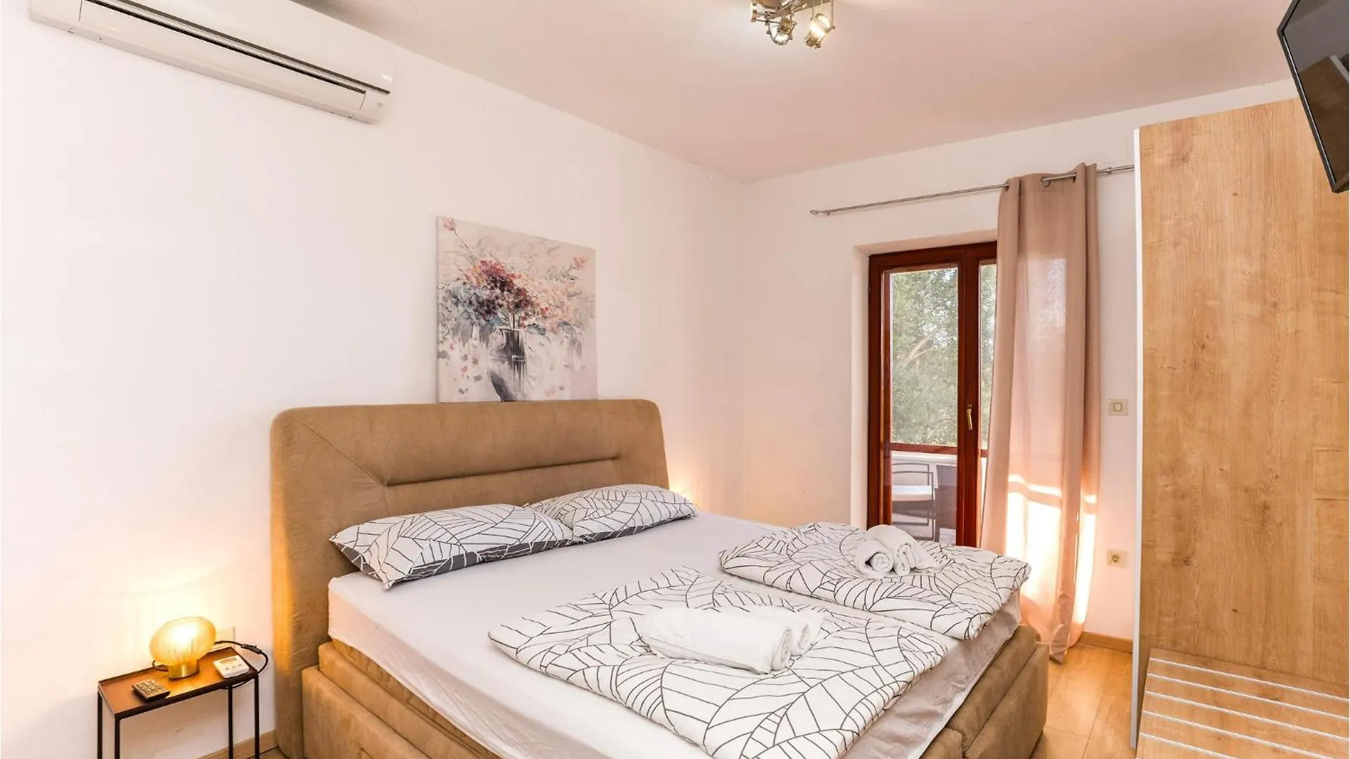סבטי פיליפ אי ג'קוב Beautiful Home In Sv,Filip I Jakov With Sauna בית נופש סבטי פיליפ אי ג'קוב